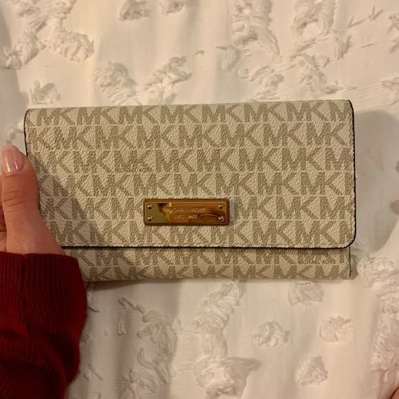 Michael Kors Handbags - Michael Kors Wallet